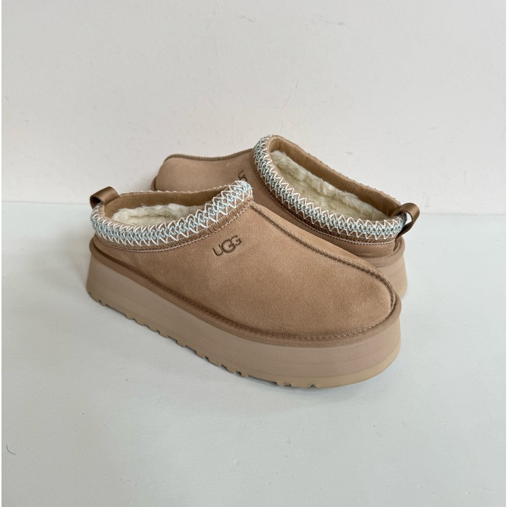 UGG WOMEN TAZZ SAND SHEARLING SUEDE PLATFORM SHOE US 7 - Picture 1 of 6